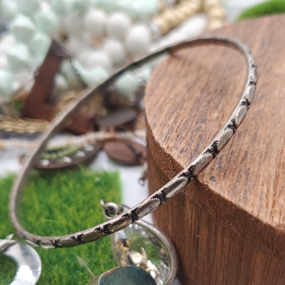 Elegant Silver Tone Etched Bangle Bracelet B3411